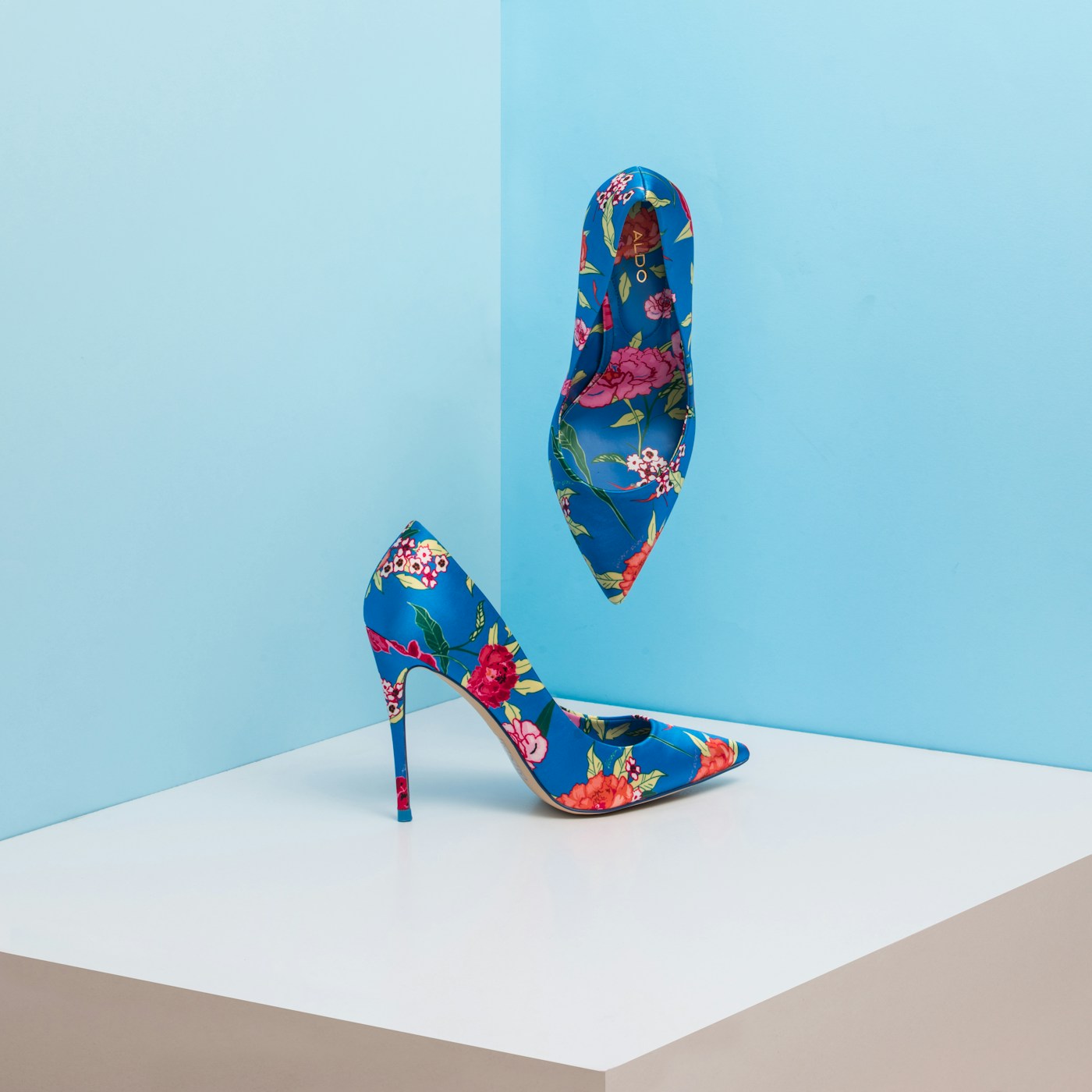 Illustrative photograph for Let one accessory lead